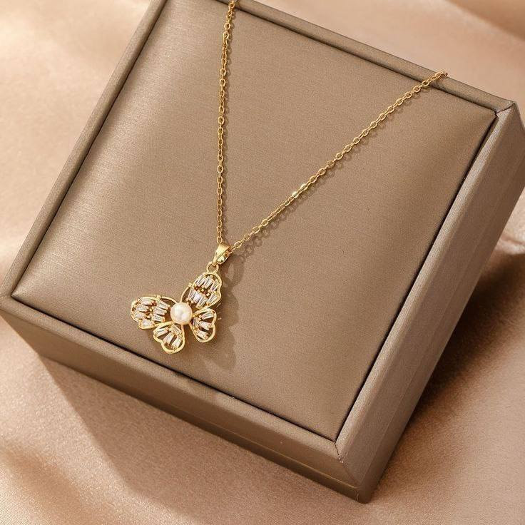 قلادة الفراشة🦋

لصاحبات الذوق الرفيع 💋
قلادة نسائية فاخرة مطلية بالذهب مع ميكرو مرصعة بحجارة الزيركون مع لؤلؤ 
✅طلاء ثابت
✅ذهب برازيلي اصلي
✅ مايتغير لونهه
✅متوفر باللون الذهبي
الاصلية 💯 الحجر الداخلهة اصلي زجاجي وليس بلاستك لون المعدن طلاء ثابت جداا 
السعر 
🚘يوجد خدمة توصيل لجميع محافظات العراق @الجيمع


**إذا كنت صاحب هذا الإعلان وتريد حذفه لأي سبب، رجاءا أرسل رسالة إلى الدعم الفني**