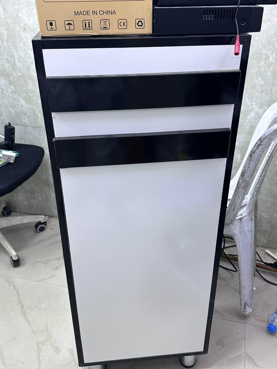 ديكور للبيع 4 رفوف 
ميز جام
ميز صغير 
تواصل خاص 
مكاني موصل


**إذا كنت صاحب هذا الإعلان وتريد حذفه لأي سبب، رجاءا أرسل رسالة إلى الدعم الفني**