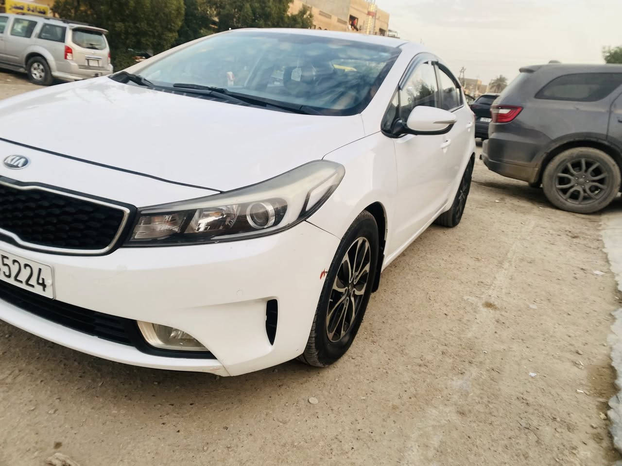 للبيع او مراوس كيا سيراتو 2017محرك1600
نص فول 
بيها جاملغ امامي مبدل وبيها قطعتين رش بدون دواخل 
سياره نضيفه وجاهزه 
السعر117وبيها مجال 
مكان سياره دوره 
***********
