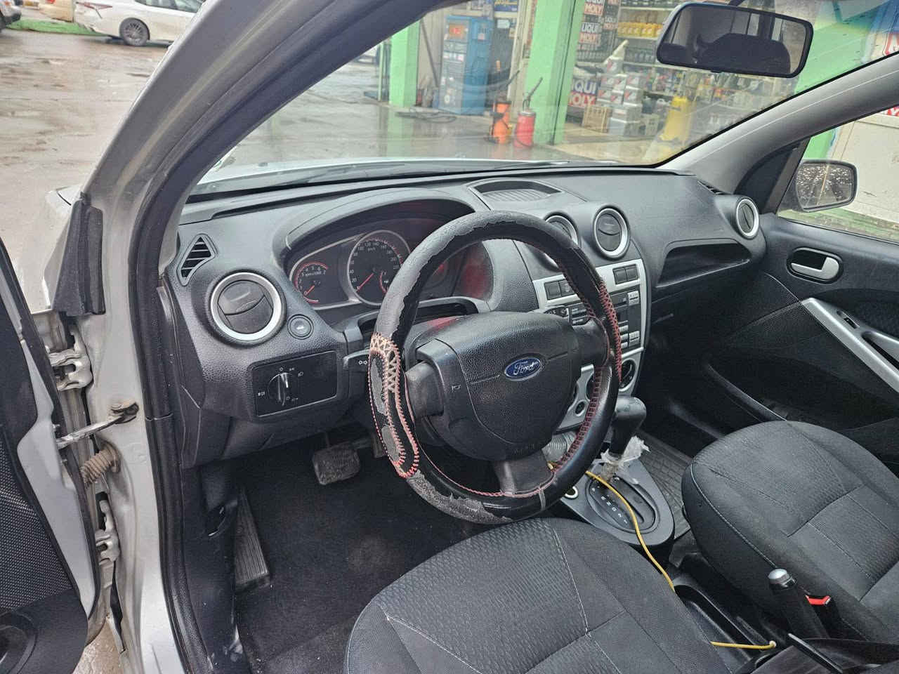 فۆرد فیگۆ ٢٠١٤ ٤پارچەی بۆیاخە لەسەر ساخی هیچ دەعمی نیە مەکینەی نەکراوەتەوە گێڕ و مەکینە و تەبرید بەشەرت هیچ مەسرەفی نییە سەنەوی تا ٢٠٢٩ تازەیە سعری ٧٠ وەرەقە و مامەڵە  ئەمە ڕەقەمی خاوەنەکەی ***********
