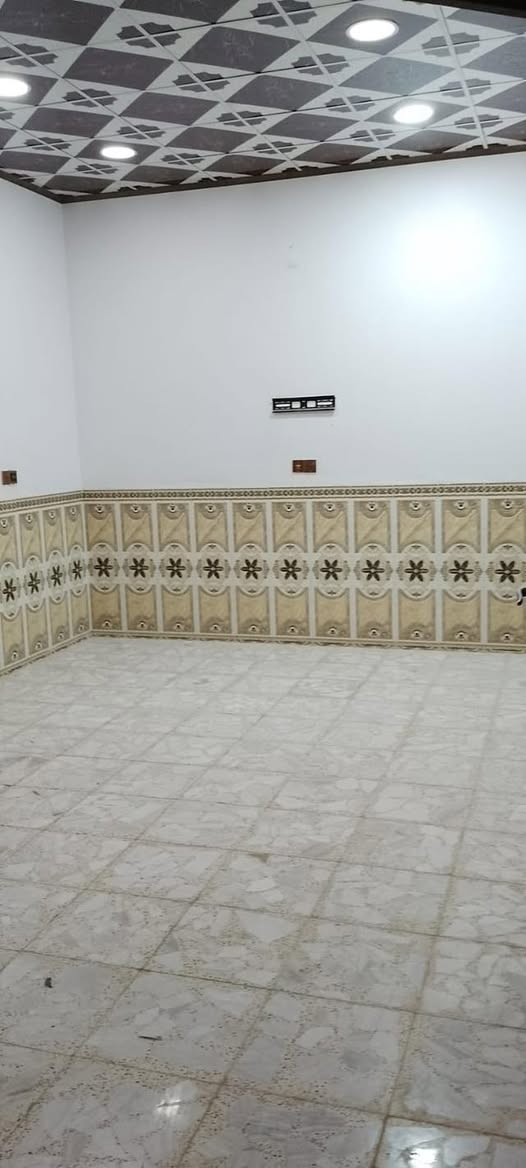 💐على بركة الله💐

🏡 دار للبيع في المشخاب – حي الكرامة
📍 قرب كراج القادسية

▪️ المساحة: 175 م²
▪️ البناء: طابقين
▪️ المواد: طابوق + صب كونكريت مسلح (درجة أولى)
▪️تاسيس الماء والكهرباء والشبابيك درجه اولى
▪️الأبواب قاصه تركي درجه اولى 

✨ تفاصيل الدار:
 • 4 غرف نوم
 • 2 صالة
 • 3 مجاميع صحية
 • استقبال
 • مطبخ حار وبارد

📌 ملاحظة:
الدار دولان، يبعد 10 أمتار عن الشارع الرئيسي، بعرض 3 متر

📌لمعرفة السعر اكتب "تم "

📞 للاستفسار:
مكتب حسن الإبراهيمي للعقار
📍 المشخاب – شارع سيد جعفر (قرب بيت سيد جعفر)
📱 ***********
📱 ***********

⸻

إ
