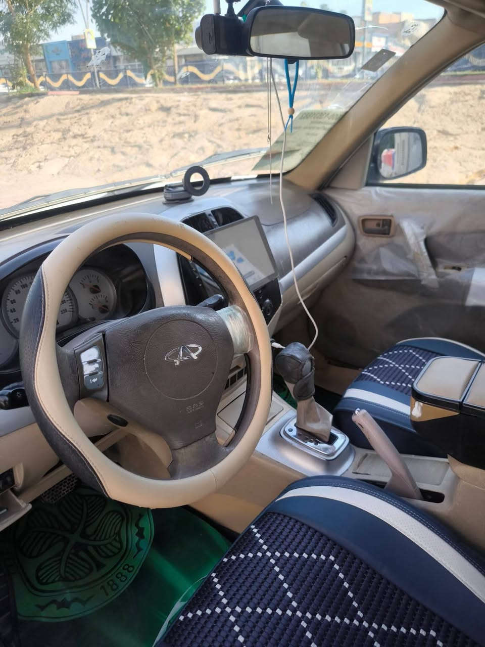 السلام عليكم
السلام عليكم 
تيكو موديل 12 
كير ميكانيك 
محرك2000
سنوية وهزة جديده 
السياره نظيفة 
كير ومحرك خير من الله 
تريد ثلج
تخم تاير 
دواخل نظيفه سياره بيه ملاحظات بسيطة 
دوشمه سياره جديده
  سعر سياره 55بي مجال حك جية 

رقم ***********
