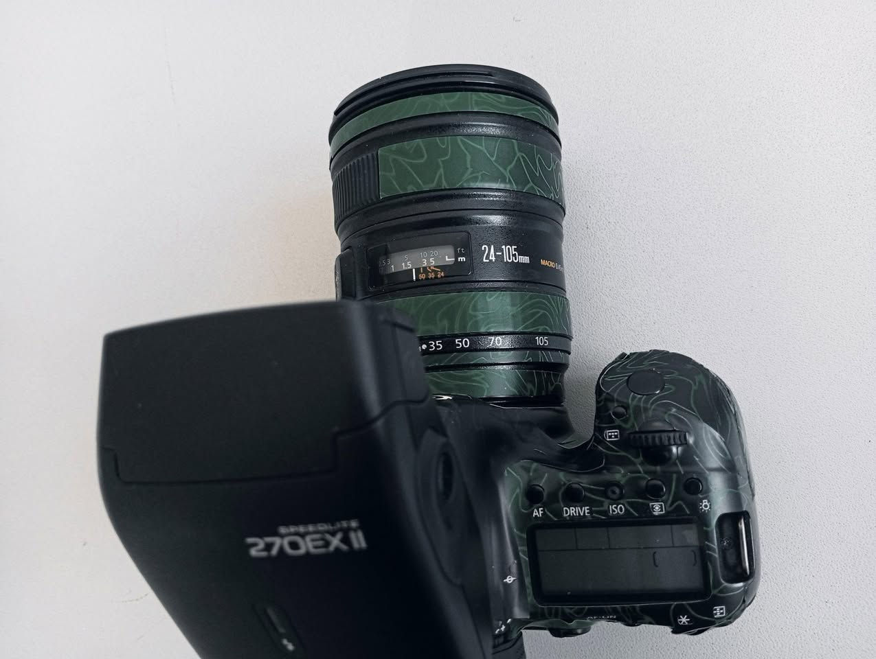 📸 للبيع: كاميرا احترافية Canon EOS 6D Mark II مع عدسة 24-105mm
كاميرا من شركة بحالة ممتازة، مناسبة للتصوير الفوتوغرافي والفيديو بجودة عالية.
🔹 المواصفات: • كاميرا: EOS 6D Mark II (فل فريم)
• العدسة: 24-105mm متعددة الاستخدامات
• شاشة متحركة تعمل باللمس
• تصوير فيديو Full HD
• واي فاي وGPS مدمج
🔹 الحالة: نظيفة ومستخدمة بعناية
🔹 المحتويات: الكاميرا + العدسة 24-105 + البطارية + الشاحن
💰 السعر: [مليون و200]
📍 الموقع: [بغداد الكرادة داخل ] بغداد, العراق


**إذا كنت صاحب هذا الإعلان وتريد حذفه لأي سبب، رجاءا أرسل رسالة إلى الدعم الفني**