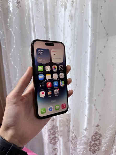 ئایفۆن ١٤ پڕۆ ماکس ڕەنگی ڕەش
زاکیرەی ٥١٢ گێگا یەک سیم کارت شاشە و پاتری گۆڕاوە
مۆبایلێکی بێ کێشەیە خەریتەی کەپسە بێ دەستکاریە فەیس ئایدی و هەموو شتێکی مەزبووتە نرخی ٤٢٠ دۆلارە
ناونیشان هەولێر قەڵاتی نوێ مۆبایلی هاوکار
ژمارە مۆبایل :- *********** أربيل
