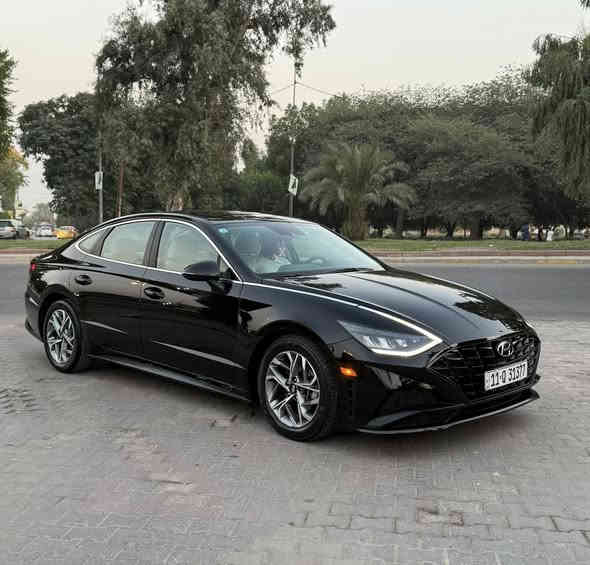 السلام عليكم 
سوناتا 
موديل : 2023 
ماشية : 29 الف 
المواصفات 
بصمة 
بصمة ابواب
تشغيل عن بعد 
شاشة 
كاميرا 
سايد بريك دكمة 
اشاير بالمري 
انظمية قيادة ( SPORT . ECO . COMFORT )
كشنات كهرباء 
كشنات تدفئه 
الداخل بيجي 
تحكم ستيرن جهتين 
كروز سرعة 
رادارات 
تحديد مسار 
قيادة ذاتية 
المكينة 4 سلندر  
   2500 
لد امامي 
لايت زنون 
بك لايت لد
ويل كب كروم 
(رقم بغداد الجديد مشروع وطني بأسمي) 
الحادث  : طخة جداً بسيطة  بالبنيد ومبدل نفس الون + بيها ربع باب صبغ فقط بدون ايرباك .
(صور الحادث مرفقة )
(السيارة جاهزة من كلشي بدون اي نقص جديدة جداً ) 
السعر : 177 وبيها مجال بسيط 
العنوان : بغداد الكاظمية قرب مرور الكاظمية معارض جكوك معرض الرحمن . 
للاستفسار 
عبدالرحمن 
 ***********
 ***********
