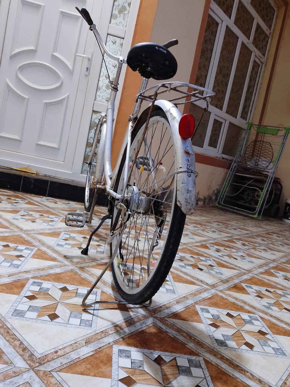 البيسكل البيع السعر المطلوب 40وبي مجال المكان المفرق مكتب بيروت محطه ابو حيدر /*********** رقم الهاتف وبيكم خير ودللو
