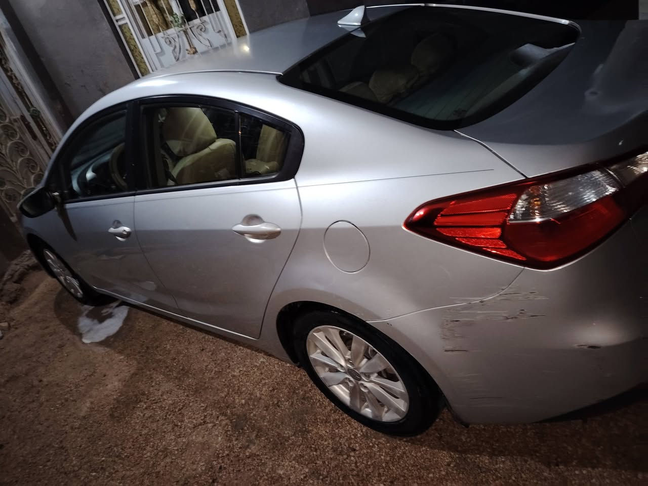 السلام عليكم اخوان سياره فورتي 2016 حره رقم مثنى بسمي السياره جديده كلش ماشيه 144 محرك 2000 دوش كير محرك تخم تاير تبريد سياره ما ناقصه شي السياره شاشه ايباد بيع او مروس السعر ١١٨ وبيه مجال مكان السماوه ***********
