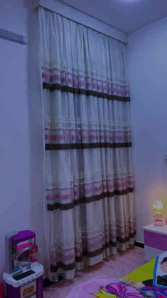 غرفه أطفال بناتي 💓💞 نظيفه جداً 
شخط بسيط  من المعمل 
سرير نفر  طبع حراري دبل مجر تحت السرير ١٩٠*٩٠ 
+ ميز جانبي للسرير ٢ مجرات 
كنتور ٣ أبواب
ميز تواليت + طابورية 
مرايا 🪞جانبيه شكل دب 
+ موكيت باللون الوردي   وبردة  شباك بسعر رمزي مع الغرفه 
سعر الشراء كامل مليون دينار سعر البيع ٦٥٠ الف 🔐 قفل 
مده الاستخدام سنه وشهر 
***********
