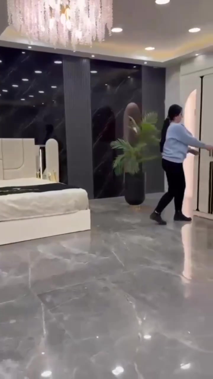 *موديل    سفير     المودرن*

*7 قطع*.    *كنتور مع الملحق 3م*

*2- برغي وچوي حديد*
  
*سرير مخزن جك*

*5- شغل درجه اولى*

•••       *السعر🔥 900 للحجز تواصل ع رقم واتساب***********
