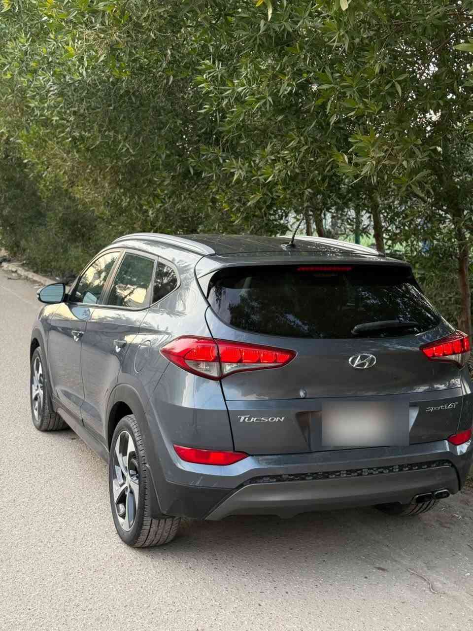 ⸻

🚗 للبيع | هيونداي توسان 2016

🔹 الموديل: 2016
🔹 المحرك: 1.6 تيربو
🔹 الوارد: أمريكي كلين
🔹بالعراق فقط صبغ بنيد بدون دواخل
🔹 المواصفات: فول (عدا الفتحة)
🔹 الرقم: بغداد دولي 
🔹 التحويل: ثاني يوم

💎 المواصفات والمميزات:
 • بصمة تشغيل
 • شاشة تدعم CarPlay & Android Auto
 • تحكم ستيرن
 • حساسات مرايا
 • كاميرا خلفية
 • لدّات (LEDs)
 • ويل سبورت
 • 3 أوضاع قيادة: Sport – Eco – Normal
 • تخم
 • تايرات جديدة
       ٠كشنات جلد

📸 صور أمريكا مرفقة بالمنشور
🛠 في العراق: جاملغ خلفي على وضعه

💰 السعر: 135 ورقة قابل للتفاوض

📍 الموقع: بغداد – الدورة – ابودشير
📞 للتواصل: ***********
وبالواقع احلة من الصور
