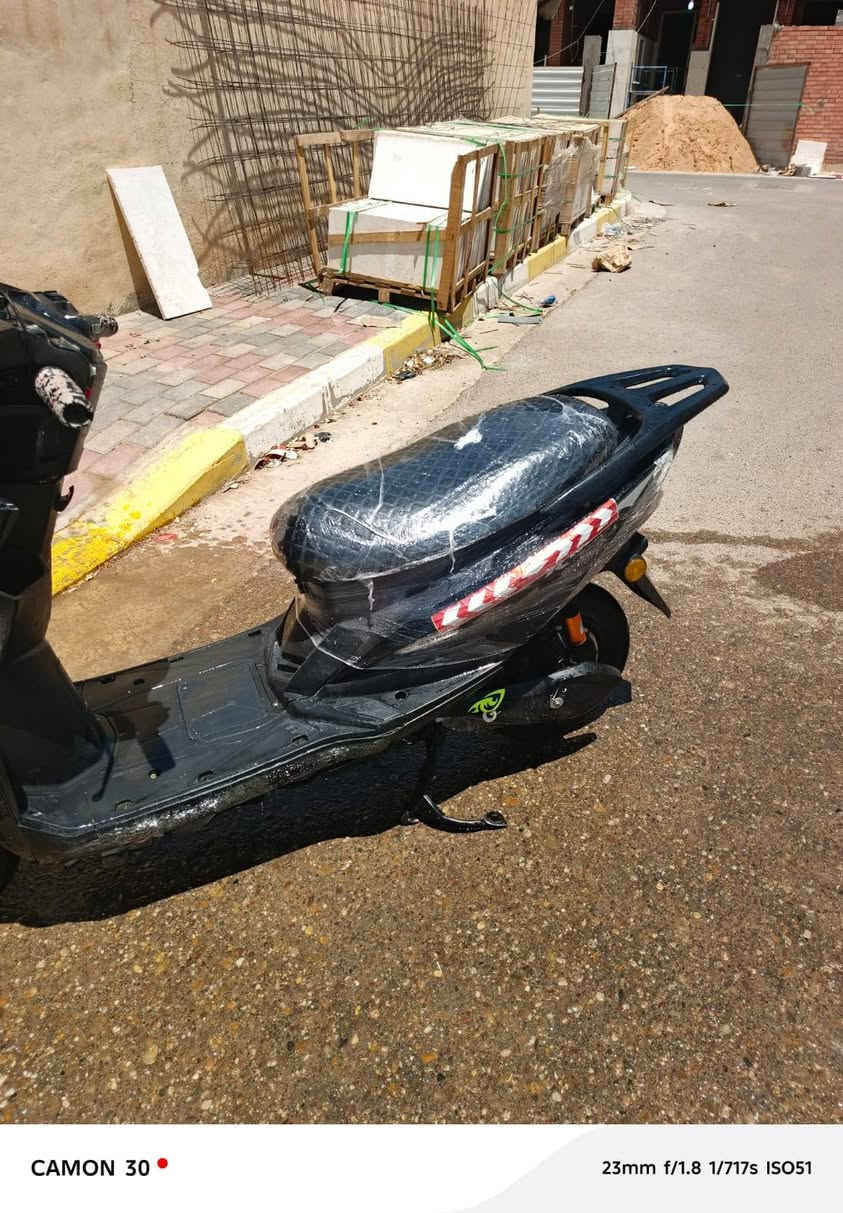 دراجه شحن للبيع
سلام عليكم 
ماطور شحن بهاذه شكل 
مواصفات 
👎 
1 ست بطاريات كلهن 10 أو 11 تقره يعني فول 
2 شاحنه 72 فولت
3 نضام بك 
4 سرعه بل عداد تقره 99 و حقيقي 60الى 70
5 دبلات 4 
6 غشر باسكل نضيف نفس موضح بل صور 
7 سعره ب 400 بي مجال الطيبين


**إذا كنت صاحب هذا الإعلان وتريد حذفه لأي سبب، رجاءا أرسل رسالة إلى الدعم الفني**