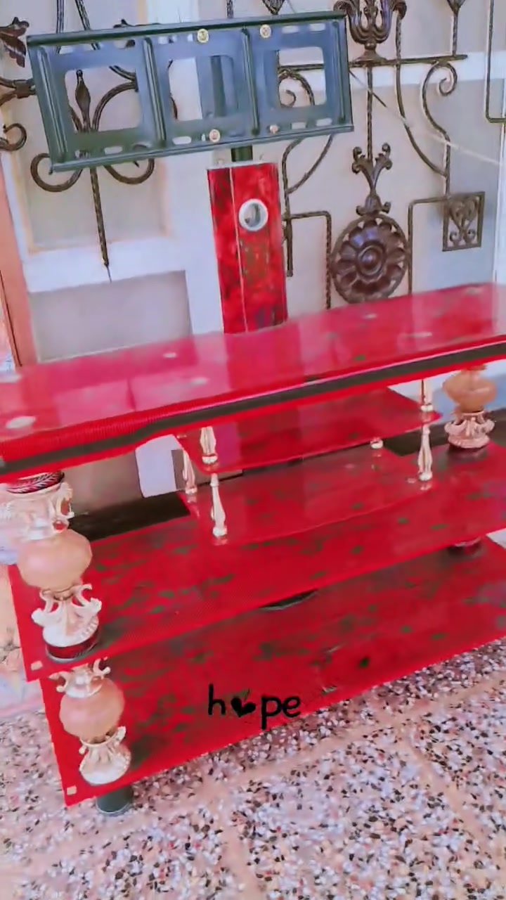 السلام عليكم ميز بلازما للبيع نظيف مستخدم شيء قليل اللي يريد بخير ويدلل هذا رقمي *********** مكاني مشروع المسيب قرب شارع ابو الجاسم هل يريد بخير ويدلل
