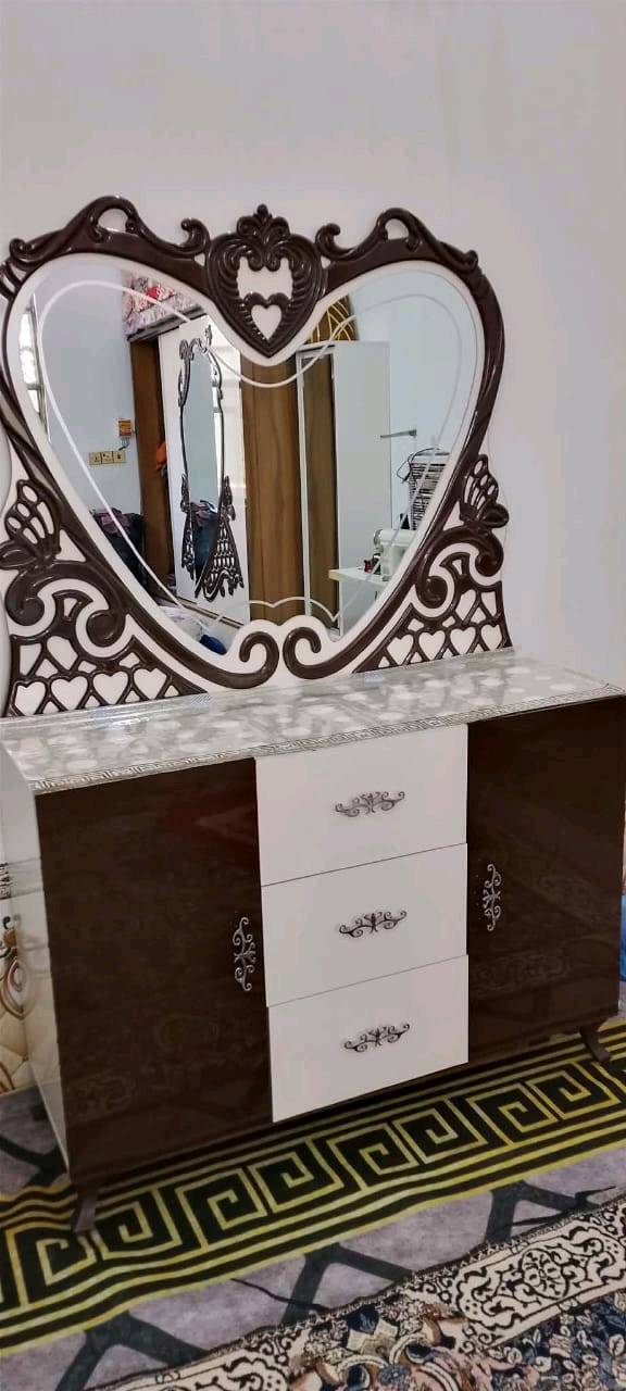 السلام عليكم 
غرفة اخشاب تركي نضيفه مستعمله شي قليل ومناسبه الشراي يتفضل خاص او مراسله عله الوتساب ‏‪***********
المكان 
النجف الاشرف 
قضاء المشخاب 
ناحية القادسيه