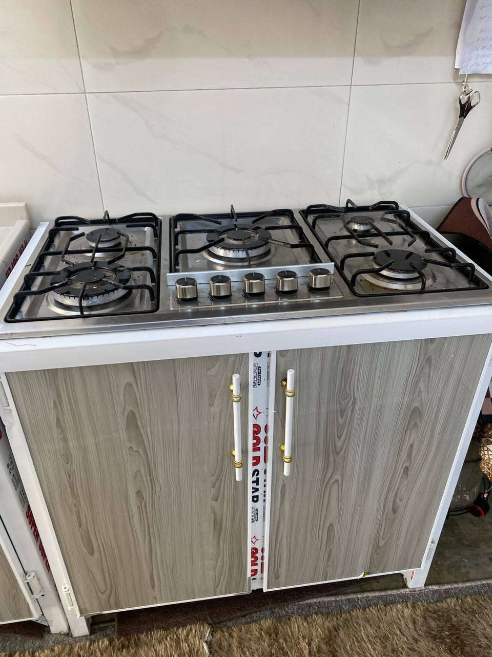 كاونتر تفصال 5 قطع 3 امتار سنك متر ونص مرمر طباخ استعمال شهرين أخو الجديد شراي يتصل أو يراسل خاص ***********
