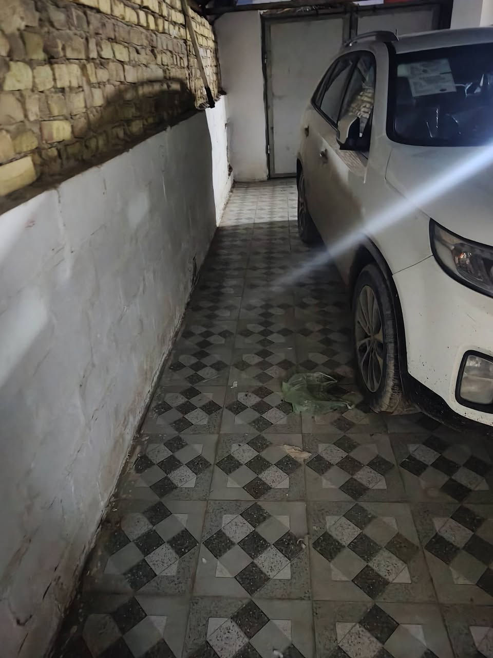 السلام عليكم كيا سورنتو موديل ١٤كفالة عامه رقم كربلاء انكليزي سياره خليجي جديده معه الكلمه مكان ديوانيه بيع او مراوس ***********
