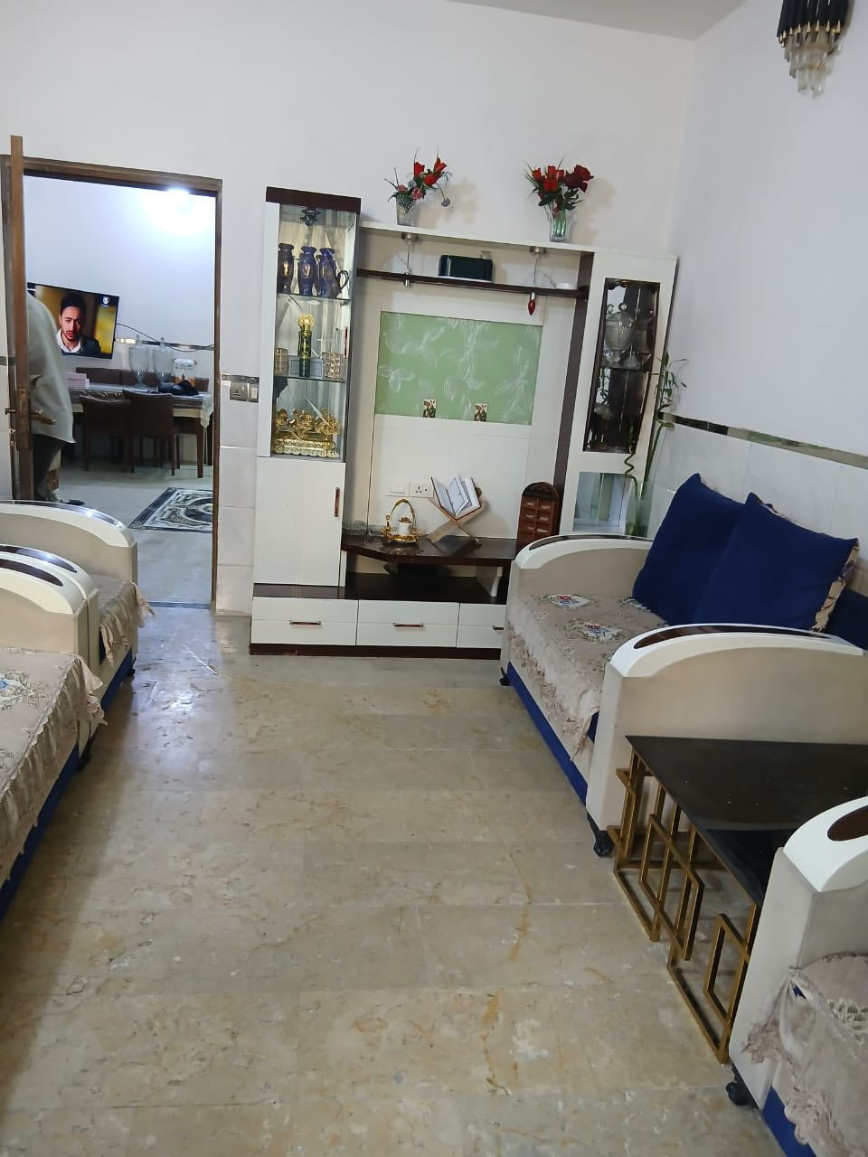 السلام عليكم
السلام عليكم

بيت للبيع مساحة 100 الواجهة 5 النزال 20 بناء 

سنة 2022 الطابق الأول أستقبال +صالة + حمام + غرفة نوم 

الطابق الثاني غرف كبيرة عدد 2 +صالة 

 العنوان : البلديات شارع الحشد مقابل ألامن العامة 

السعر 340 مليون قفل 

للأستفسار ***********
