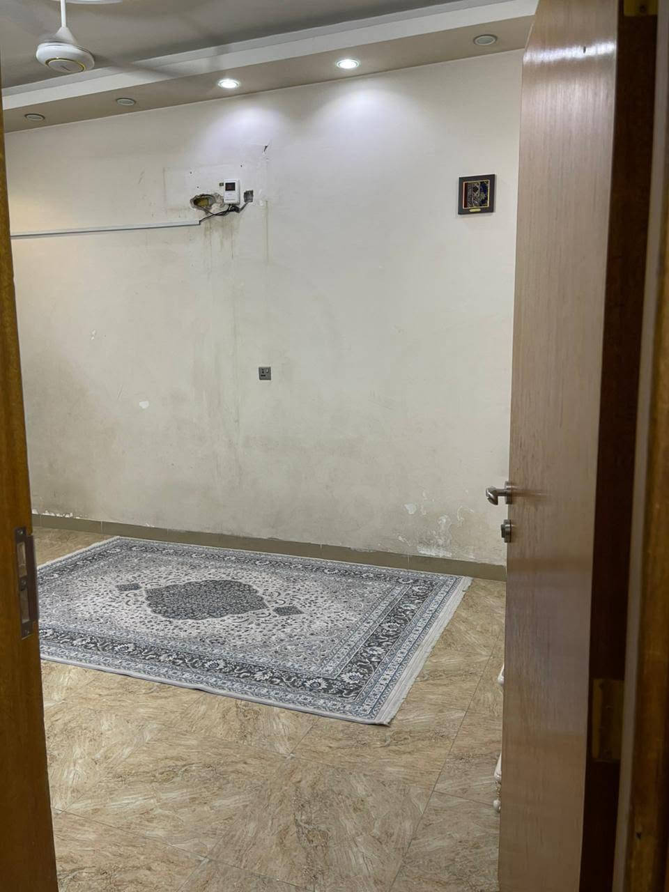 السلام عليكم
دار زراعي مساحه ٧٥ متر واجهه ٦ نزال ١٢.٥ بيت طابق واحد مفصول عن الطابق الثاني مؤجر شارع جدا هادئ عرض ٨ متر مربع ابو احمد الامي السعر ١٠٥ وبي مجال بسيط بناء درجه اولى 
لاستفسار ***********
ابوعلي للعقار

