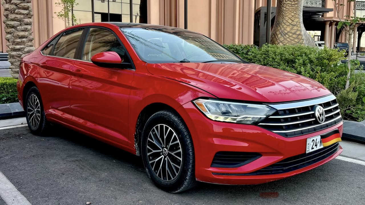 بسم الله وعلى بركة الله
🚗 للبيع – VW Jetta 2021 SE Plus 🇩🇪
لون أحمر – استخدام شخصي – السيارة باسمي (رقم دهوك)

🔹 المحرك: 1.4L TSI – 4 سلندر
🔹 العداد: 31,000 ميل

✨ مواصفات فئة SE Plus :
• دخول ذكي + تشغيل عن بعد
• مقاعد جلد
• كرسي السائق كهرباء مع دعم فقرات الظهر 
• تدفئة مقاعد أمامي وخلفي
• تدفئة ستيرن
• فتحة سقف كبيرة
• شاشة ذكية + Apple CarPlay & Android Auto
• رادار أمامي وخلفي + نقطة عمياء
• نظام مانع تصادم أمامي وخلفي
• الجامات الأربعة Auto

🚧 الحالة:
• ضرر خفيف موضح بالصور 
• جميع الإيرباكات سليمة ما عدا إيرباك البردة جهة السائق
• قابلة للفحص الكامل عبر رقم الشاصي أو سونار
•رقم الشاصي : 3VWC57BUOMM016318

🔧 تم تجديد الصدر الأمامي بقطع أصلية ألمانية في مركز MOTUL Service
🛞 تايرات Nexen كوري بحالة ممتازة
⛽ استخدام بنزين محسن فقط ودهن Motul الحسام

💰 السعر: 15,200 دولار – قابل للتفاوض للجادين 

📍 مكاني بغداد
📞 ***********
