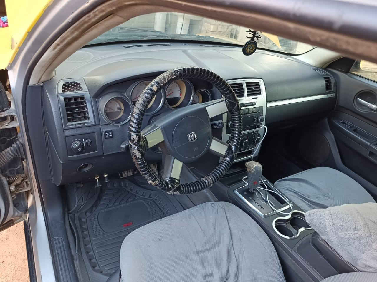 سلام عليكم
جارجر للبيع موديل 2010 
رقم نجف 
خطه نجف ناصريه 
بيه منظومة غاز 
بيه ضربه بجاملغ الخلفي والباقي مكفول 
مداور ثاني يوم 
السعر 85 وبيه مجال 
التواصل مع الرقم 
***********
