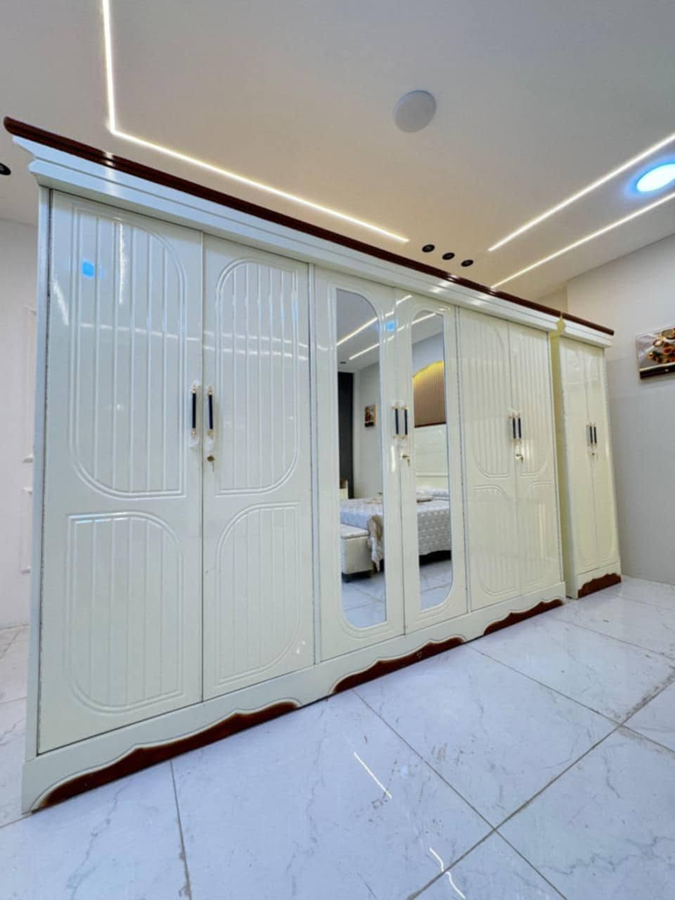 غرفة نجارة عراقي درجة ثالثة غير مستخدمة تونا مشترينها بس وصلت لون واف وايت واحن طالبين ابيض 
عدد القطع ١٠
سعر مليون ونص وبيها مجال 
مراية وشازلون وطابوريه تجي وياها غراض كامله 
*********** واتس
