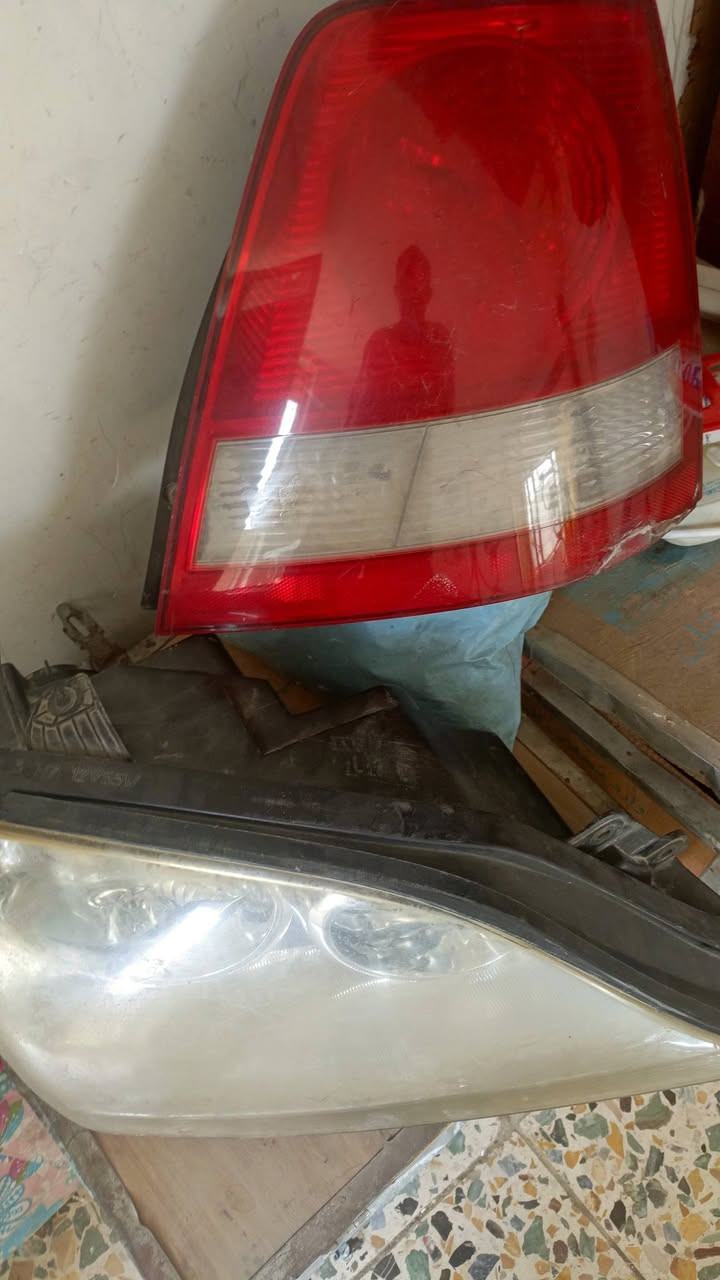 بك لايت ولايت كيا  الجهه اليمنى سورنتو بسعر مناسب للبيع ***********
