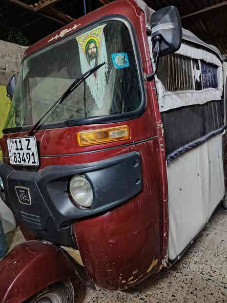 السلام عليكم تكتك مرقم لبيع موديل 2019 شهر 2 نضيفه مصبوغه لون ماروني السعر 5  و بيه مجال مكاني بغداد سبع البور بيه دوس الي بل صفحه ما معمره ***********
