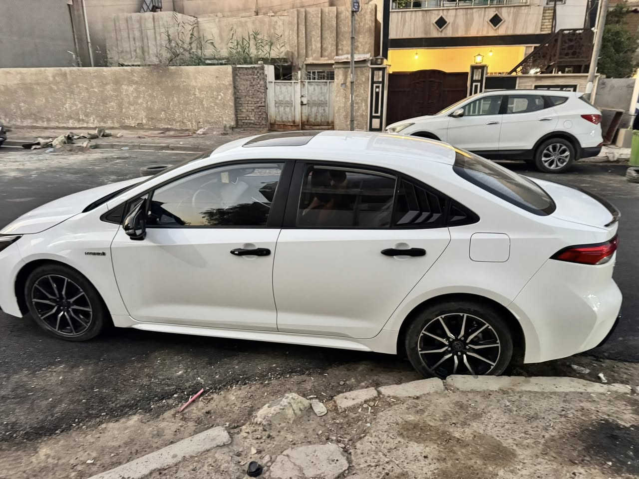السلام عليكم كورلا ٢٠٢٤شكل امريكي GRبيها بارد جاملغ عكس السايق وبيها بارد باب السايق السياره فول كشنات كهربائي السعر ١٤٥للتواصل***********
