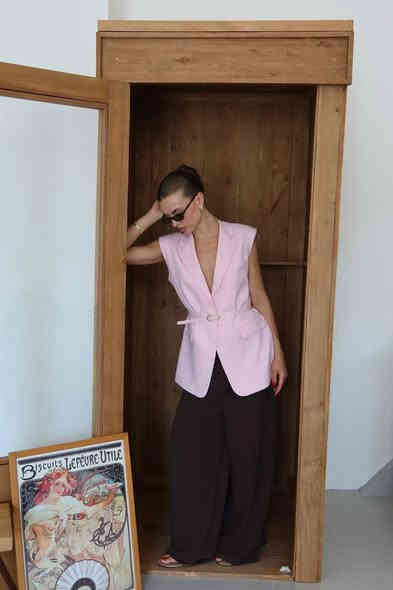 �✨ أزياء فــاطـم – الجامعة بطعم الأناقة! ✨🎓

لكل طالبة جامعية تحب الأناقة والراحة والجودة، أزياء فاطم جابتلكم تصاميم عصرية وفريدة تناسب أيام الجامعة 😍👗💖

🔥 موسم الشتاء بدأ والتميّز عدنا كالعادة!
💸 أسعارنا دليل نجاحنا وتميزنا، وتخفيضات مستمرة ما تفوتك 🔥🎉

📦 التوصيل متوفر فقط أيام: الأحد – الاثنين – الثلاثاء – الأربعاء 🚚

📍 عناوين فروعنا:
🏬 الفرع الأول: شارع السناتر – مجمع الدامرجي
🏬 الفرع الثاني: الجمعية – مقابل مول الحارث

📲 للحجز والتوصيل السريع أرسلي:
صورة الموديل + العنوان + رقم الهاتف على واتساب
*********** 📱

💃🏻✨ أزياء فاطم… لأنك طالبة جامعية وتستحقين الأجمل دائماً!
🌸 كوني متألقة، متميزة، ومختلفة مع كل إطلالة من فاطم! 💖
