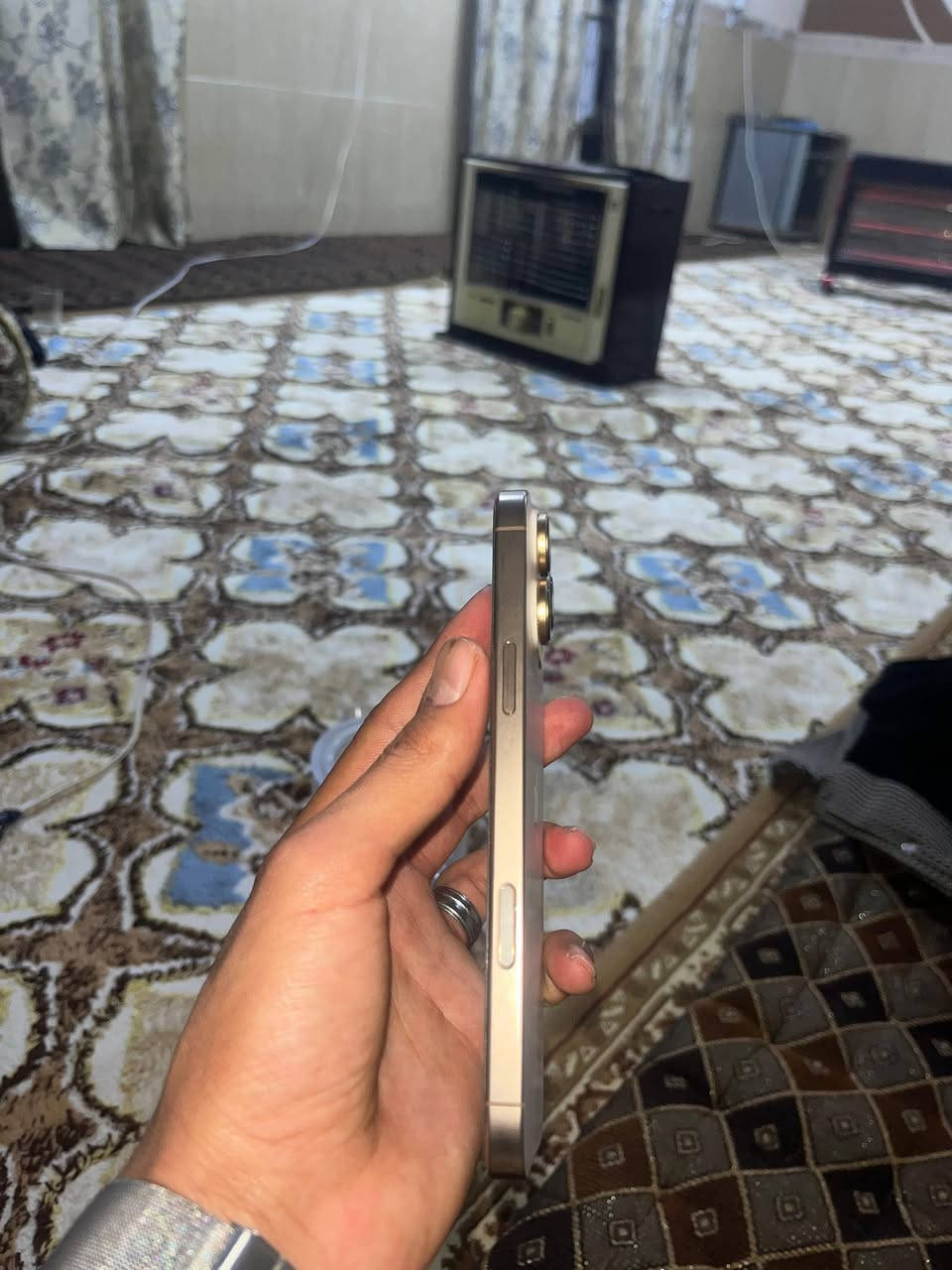 السلام عليكم ورحمة الله وبركاته 
ايفون 16 برو ماكس 
دبل 
بطارية 94
ذاكرة 256
دورات 349
لون ذهبي شخط ما مشخوط 
كارتون وكيبل بلاد 
صفحه وحده مفتوح الكارتون 
السعر 1470 وبي مجال مكان الحويجة 
خاص مفتوح


**إذا كنت صاحب هذا الإعلان وتريد حذفه لأي سبب، رجاءا أرسل رسالة إلى الدعم الفني**