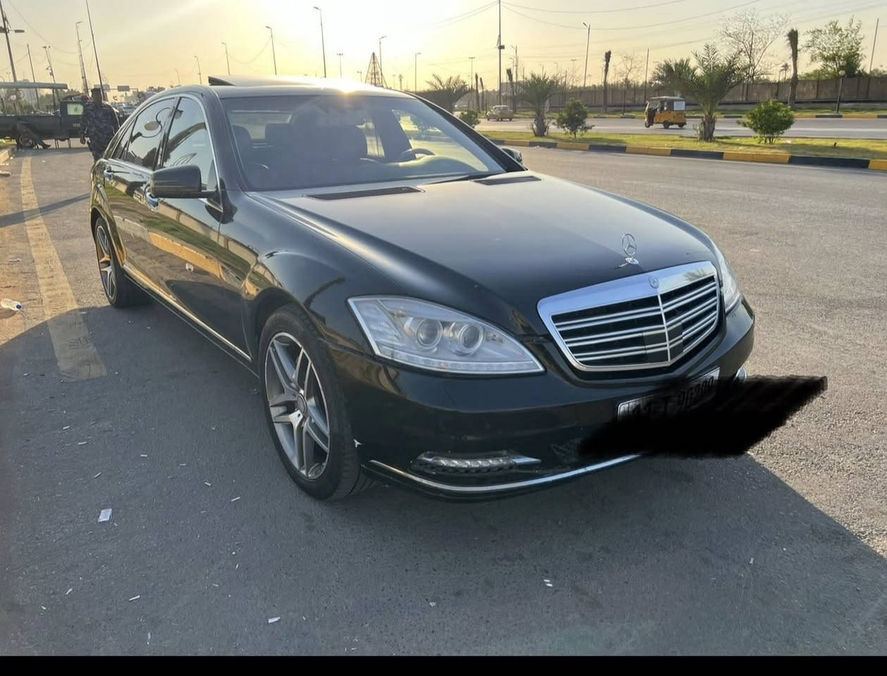 مرسيدس موديل 2009 )S350(رقم بغداد بسمي
فول فول مواصفات 5 بردات

سيارة جديد

التفاصيل والمواصفات 

بردات كهراباء 

- 5 كشنات تدفئه 

- لون اسود ملكي مع سقف سلايت 

- سيدي جنجر 6 أقراص مع نظام تشغيل Dvd +mp3 +awx+ اوديو +مع كارت ريدر + بلوتوث

- تبريد أمامي خلفي والتكم الخلفيه

-ناظور ليلي 

- 4 بيبان شفط مع صندوق كهرباء 

- رقم بغداد بسمي جديد انكليزي 

- ستيرن كهرباء

- 4 كوشنات كهرباء مع خزن حسب الوضع Vip

- جكات كهرباء  

- حساسات أمامي وخلفي 

- مرآة الجوانب عاكسه للضوء 

-مع غلق المرآة الجانبية عند الأغلاق اوتو  

-لايت زنون عالي ناصي شركة أصلي

- 

- ثلاث أنظمة للقيادة S/C/M

-البيبان الخلفية لارج الحجم الكبير رئاسي

- أحزمة الأمان يأخذ وضع قياس الجسم كهربائي 

طبعاً اكو بعد مواصفات بل نسبه للجناية يعرفوهة 

السيارة مابيه اي نقص 

ملاحظه / السياره بيه صبغ فقط دعاميه اماميه ودعاميه خلفيه فقط  

مكان السياره بغداد 

رقم ***********
