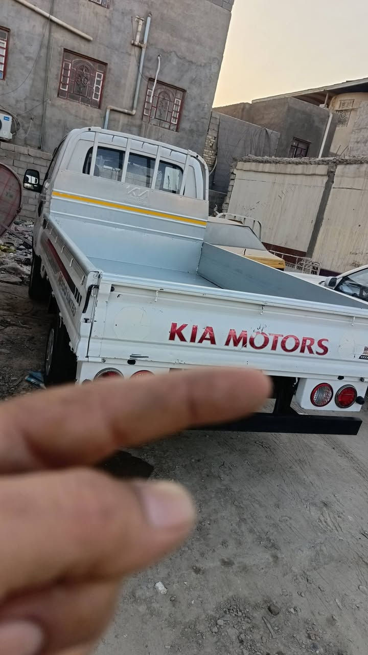كيا بنكو نثية محرك 2700 موديل 2014 بلادية سيارة نظيفة مامتعوبة رقم ميسان انكليزي سنوية لغاية 2030 مكان السيارة البصرة السعر 98ورقة وبيها مجال بسيط حك الجية رقم الهاتف ***********
