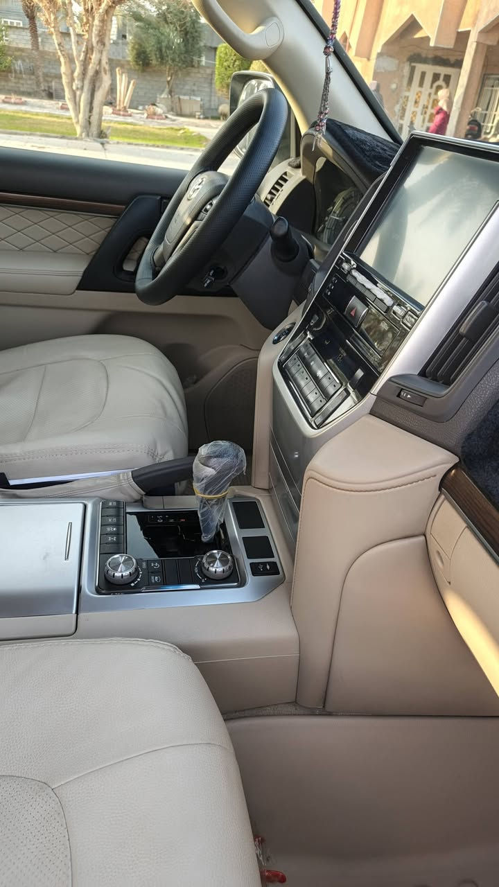 السلام عليكم لاندگروز 2019GXRمحرك8/4600 سلندر فول مواصفات گراند تورنك 5بصمات صندوق شفط شركة ساز مكفولة عدا بارد بالباب الخلف السائق ماشيه 125 بسمي تحويل مباشر السعر 525$بيه مجال بيع او مراوس بهالندر لون أبيض 2019/2018/2017حسب القناعة هاتف ***********
