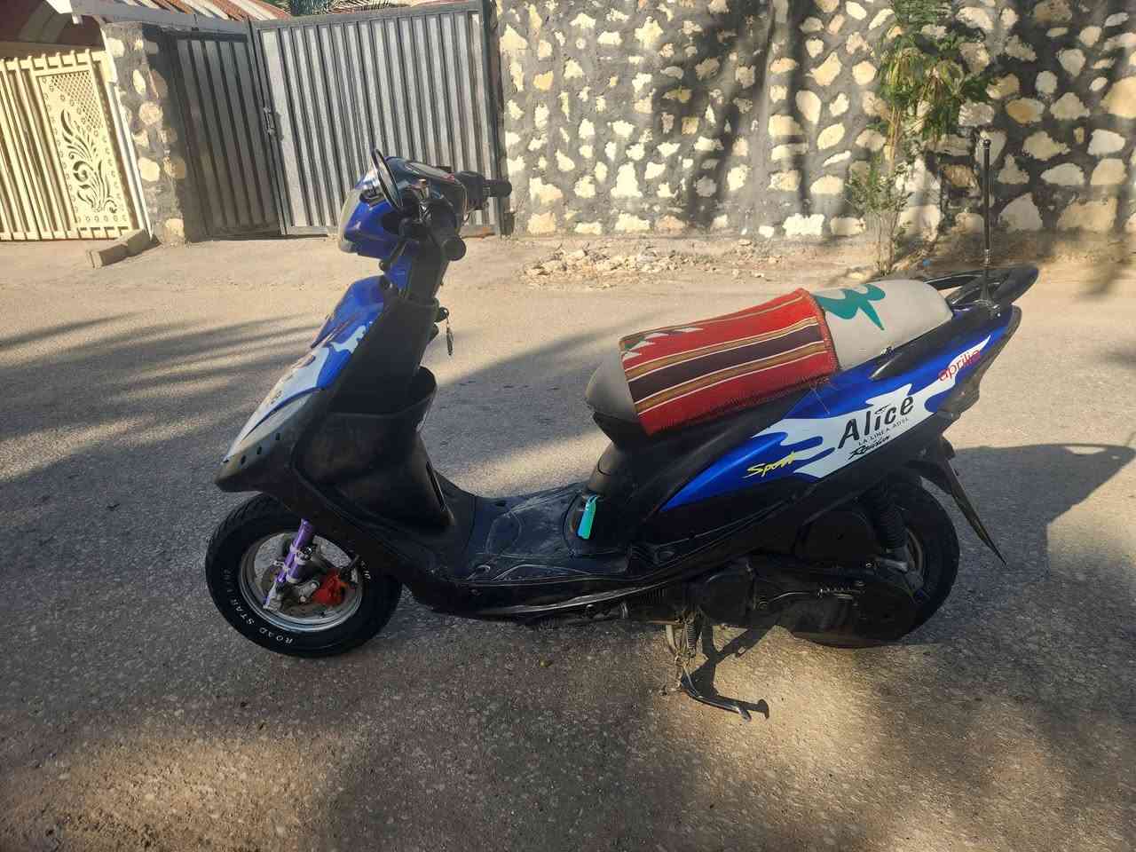 سلام عليكم دراجه ماكس عدله. نضيفه مكينه ما مفتوحه كلچات رياضي دبل غازي امامي دراجه شلعه ومعدل 
السعر 550
مكاني حله 
***********

