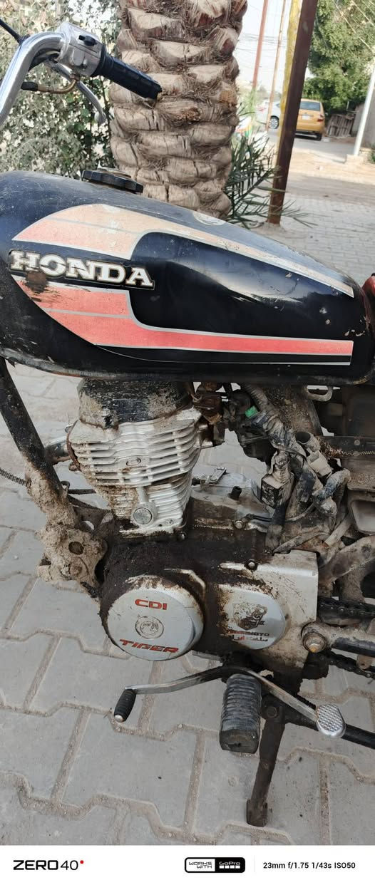 السلام عليكم دراجه تايجر للبيع موديل 21 الدراجه قايمه مكناتها واللي يريد هو جفتها ابيع لك بالشاصي واوراق والاوراق باسمي السعر 150 وبيها مجال للشراي عنوان كربلاء حي العامل*********** اللي يريد يراسلني على واتساب هذا رقمي
