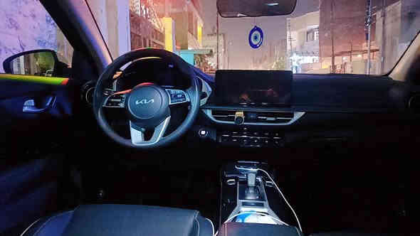كيا k3 موديل 2024 فول مواصفات بصمة فتحة شاشة حساس امامي خلفي كشنات جلد مكينة 1500 دبل نوزل  فول ماشية 19 الاف مكفولة كفالة عامةسعر 145 وبيها مجال قليل  سياره رقم اربيل سياره باسمي تحويل ثاني يوم للستفسار لاتصال *********** ملاحظه السياره مكفوله حته من زلغ مكان السياره بغداد الشعب
