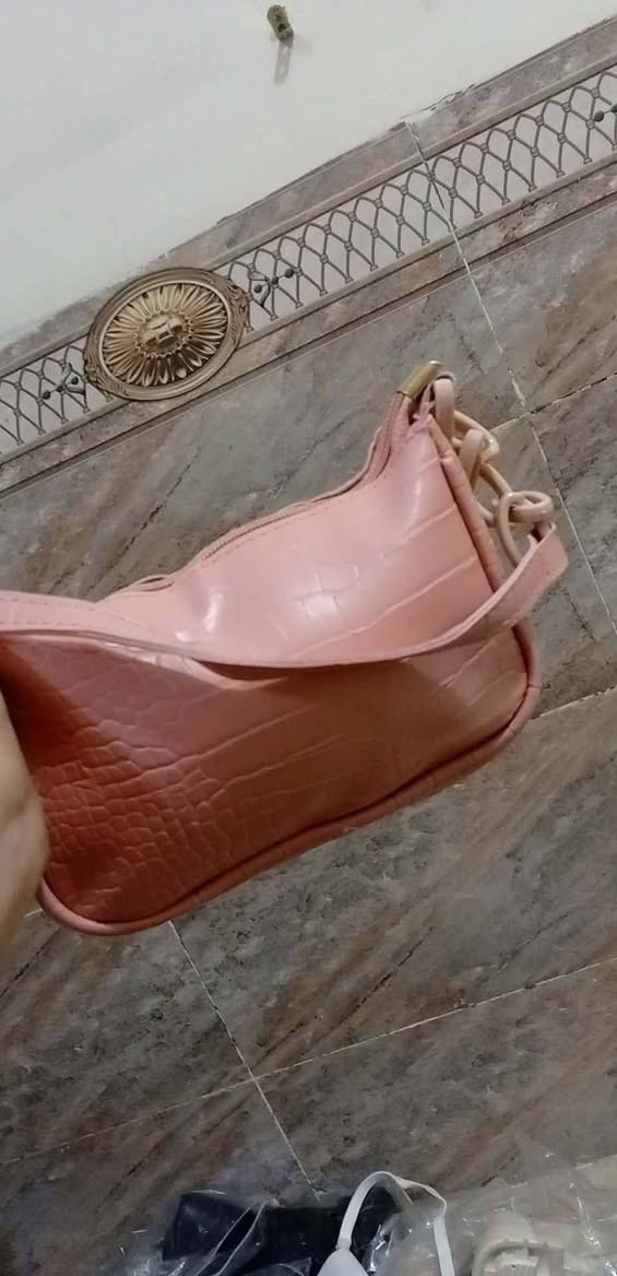 حقائب نسائيه للبيع للاستفسار***********
