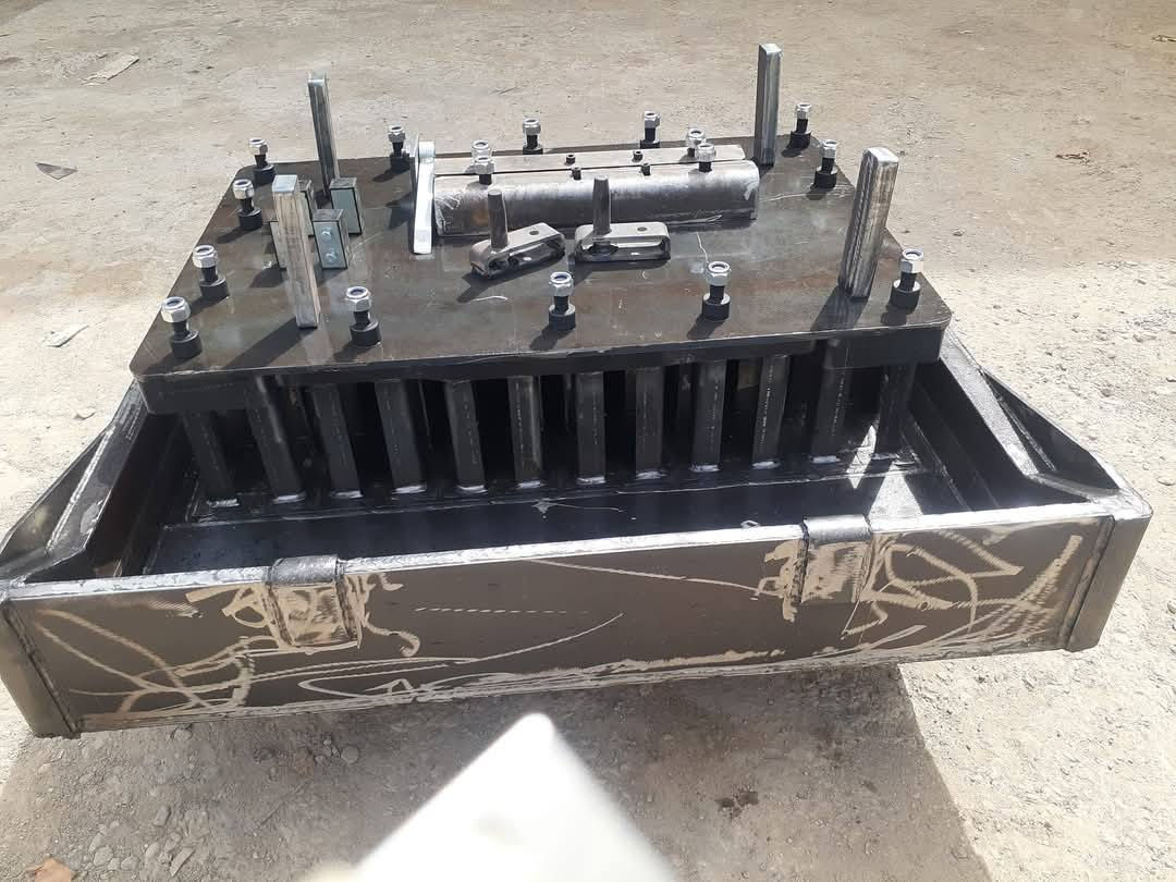 بسم الله وعلى بركة الله تعالى
حداده لتصنيع القوالب بكافه القياسات وحسب الطلب كركوك الحي الصناعي مع تجفيت الكابسات وملحقات معمل بلوك ***********
