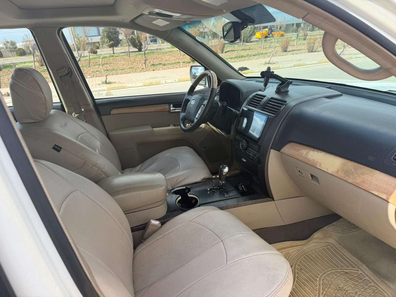 مهافي 2013 
مكينه كبس 
جاملغ سكن ضربة بارد 
مواصفات فول 
سنوية 2029 
تايرات جديد 
رقم انكليزي 
كشن جلد 
بدون بطاقة بنزين 
للتواصل.  ***********
