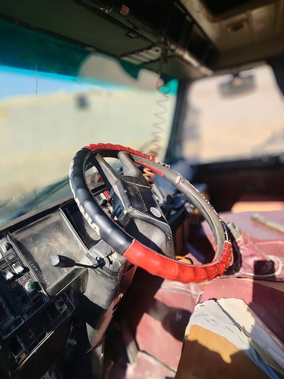 السلام عليكم سكانيا تك موديل 93 للبيع مكينه 6 دي اس ستاندر وكير ٥؟٥ سياره احلى من الصوره سنويه نافذه ٢٧ سعر 140 بها مجال بسيط ***********
