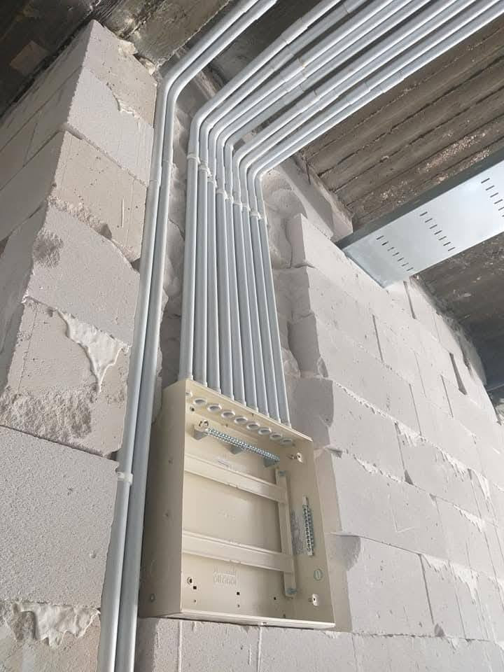 الهندسي للتاسيسات الكهربائية وبوردات السيطرة ***********
