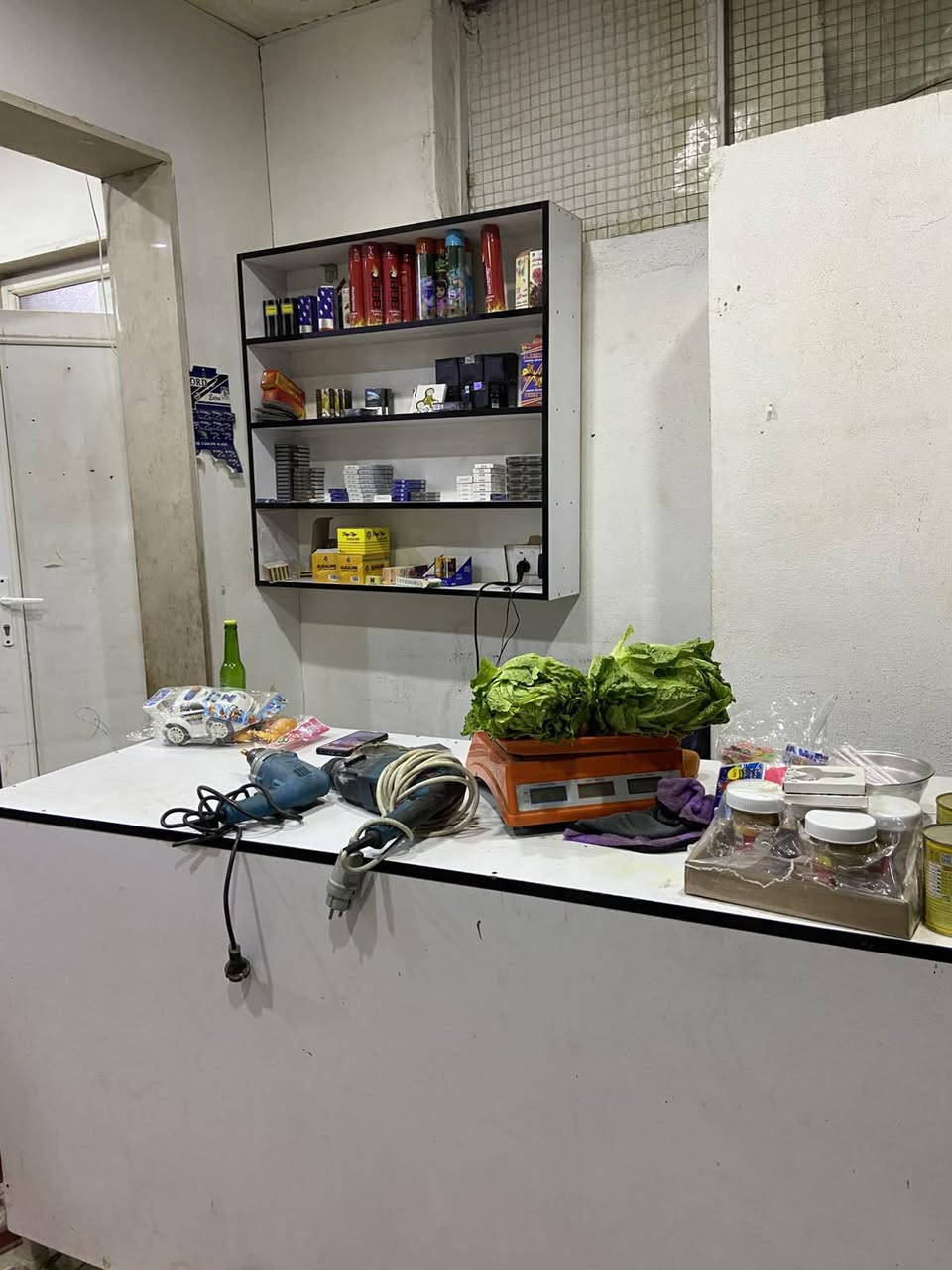 ئەم ڕەف و دووسەلاجەومێزوڕەفی میوە بۆفرۆشتن تکایە مشتەری تیل بکە *********** أربيل, العراق
