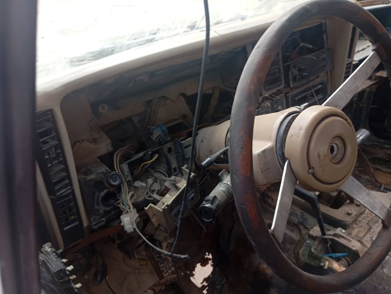 سلام عليكم للبيع غراض تفصيخ شتحتاج موجود مكاني الديوانية قضاء شامية رقم ***********
