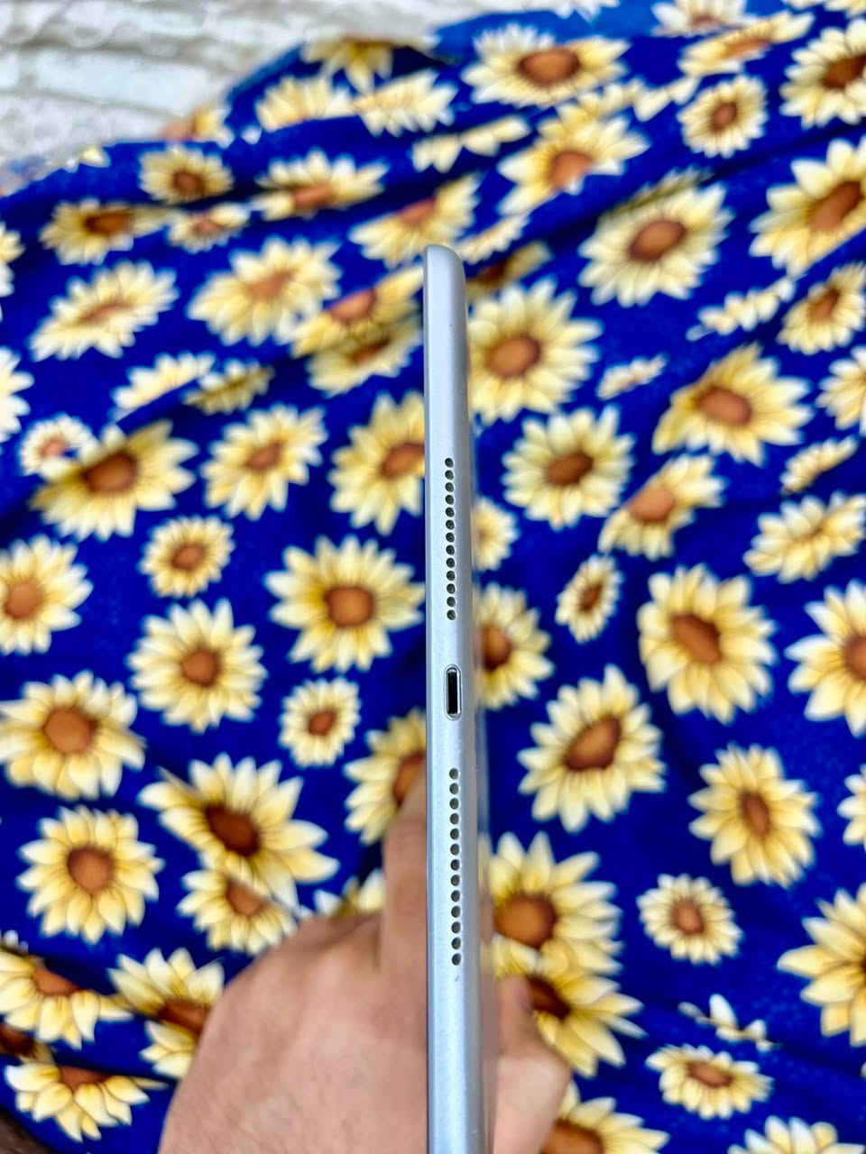 السلام عليكم 

جهاز iPad 9 apple 
(ايباد تسعه) 
جهاز نضيف ، جدا قليل الاستخدام كما موضح بصورة البطارية 
ذاكرة 256گيگه ✅ 
الازرار والبصمة تشتغل  ✅ 
الشاشة اصلية بلاديه مامتبدله ✅ 
مخارج الاصوات والمايك بحالة ممتازة ✅ 
بطاريته بلاديه ✅
مامتبدل بيه اي شي كلشي اصلي (شاشة ، بطارية ، بصمة ) 😍✅

اخليك تفحص كلشي اني ذكرته قبل لا تشتري ⚠️

حاليا عارضه ب370, السعر بيه مجال لخاطر الجيه
عنواني بغداد البوعيثة 📍
*********** 📞
