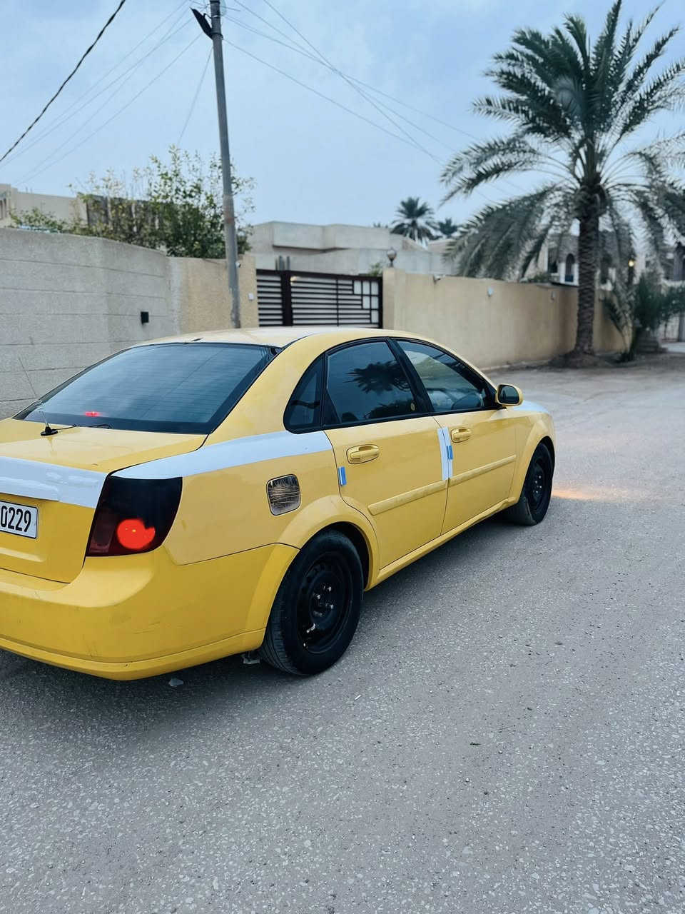 السلام عليكم ورحمة من رخصه الادمن للبيع شوفر ليت اوبتره موديل ٢٠١١ السياره خليجي ومكفوله من صبغ وتبديل وحادث كير ومكينه وحداديه وتخم تاير وتبريد مكفولات رقم بابل انكليزي سنويه لل ٢٠٢٨ تحويل ثاني يوم 
مصفره هيئه وغرامات 
السعر ٦٩  وبيه مجال 
الهاتف ***********  // واتساب *********** 
مكان السياره بابل حله قريه الفنديه
