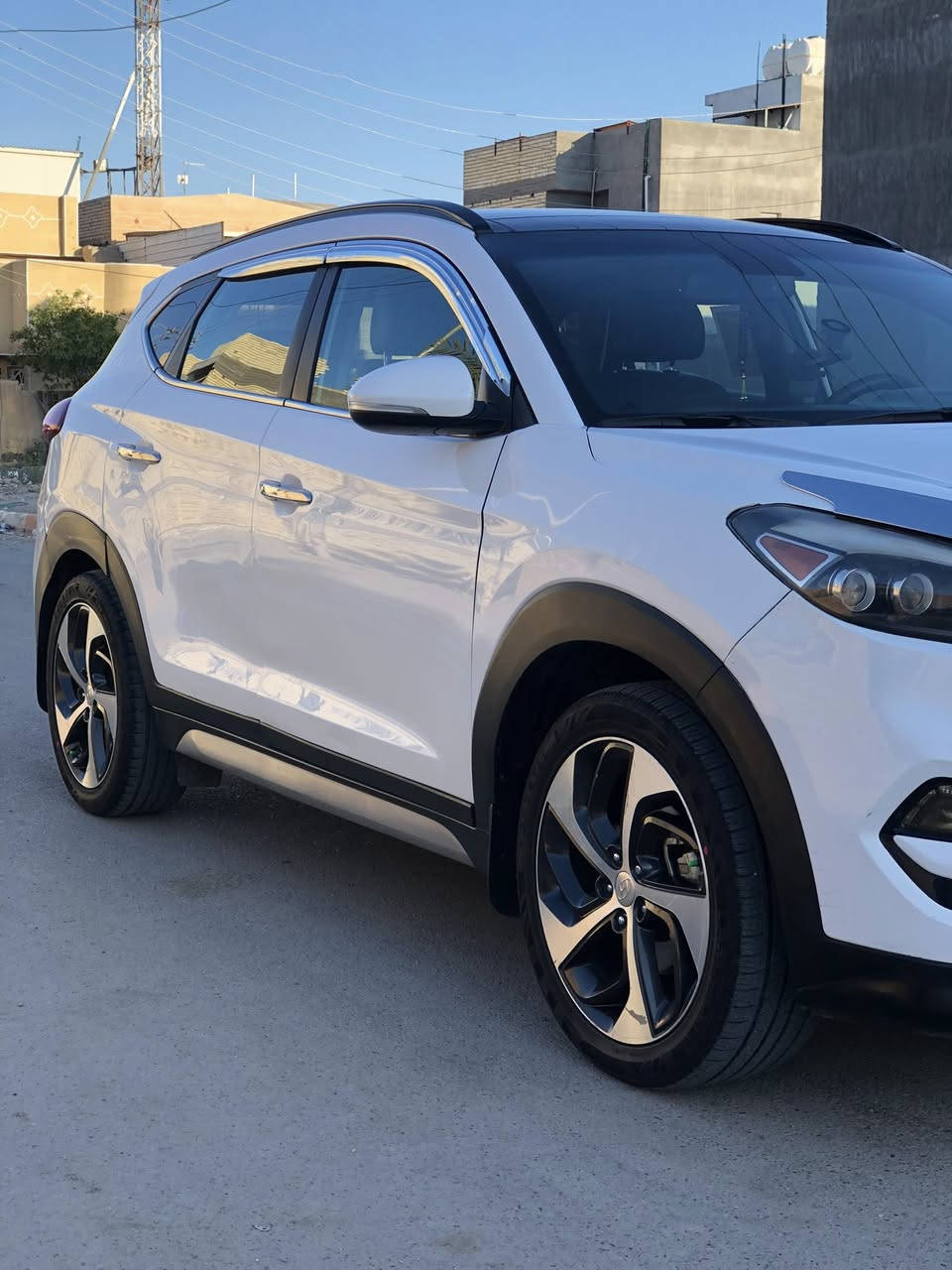 السلام عليكم
للبيع سياره توكسان موديل 2017

السياره وارد أمريكي فول مواصفات 

واحد على واحد محرك تيربو  

ويوجد حادثه في السونر مع الصور 

العنوان المشاهده طارميه 

رقم الهاتف *********** أبو علي
