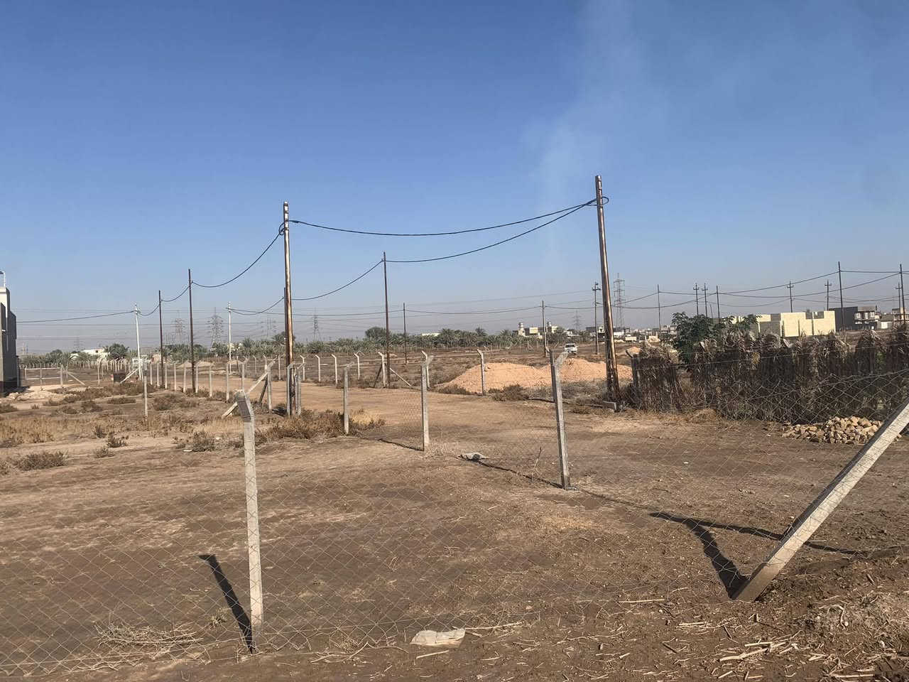 السلام عليكم قطع اراضي لل بيع المكان طريق حله كربلاء يبعد عن الشارع الرئيسي 300متر سند 25 لل الاستفسار الاتصال على الرقم ***********
