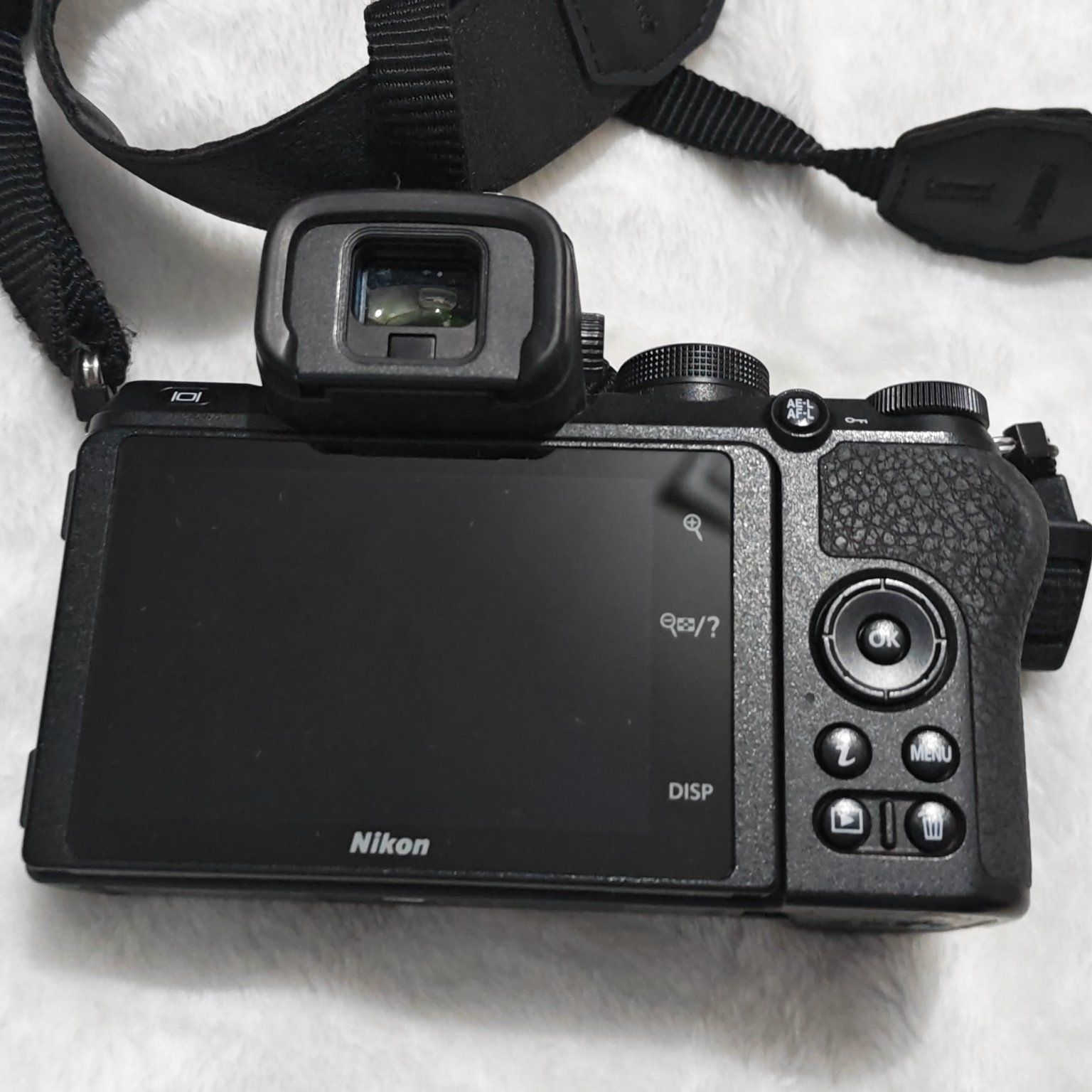📸 للبيع: كاميرا بدي فقط Nikon Z50 بحالة ممتازة جدًا (شبه زيرو) استخدام شخصي خفيف
كاميرا قوية ومناسبة لعشاق التصوير وصناع المحتوى ، خفيفة وسهلة وفي نفس الوقت جودة صور احترافية 
 بدون أي خدوش أو عيوب نهائي ❌
 عدد الشتر: 9000 صورة فقط
معاها الكرتونة والشاحن الأصلي والبطارية


**إذا كنت صاحب هذا الإعلان وتريد حذفه لأي سبب، رجاءا أرسل رسالة إلى الدعم الفني**