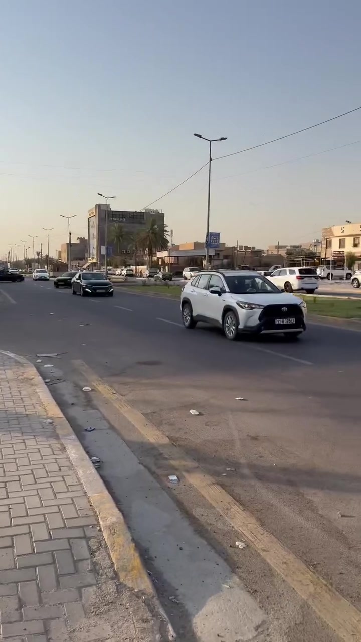 السلام عليكم قطعة ارض تجارية لليجار على شارع 40 البقلاوة المساحة250 وجه على شارع 40 و النزال على شارع عشرين للاستفسار ***********
