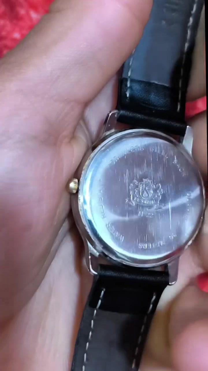 ساعات البومه سويسري اما الفوستينا ياباني مكينه ذهبيه
قفل40الف للقطعه 
 يوجد توصيل 
للتواصل ***********
