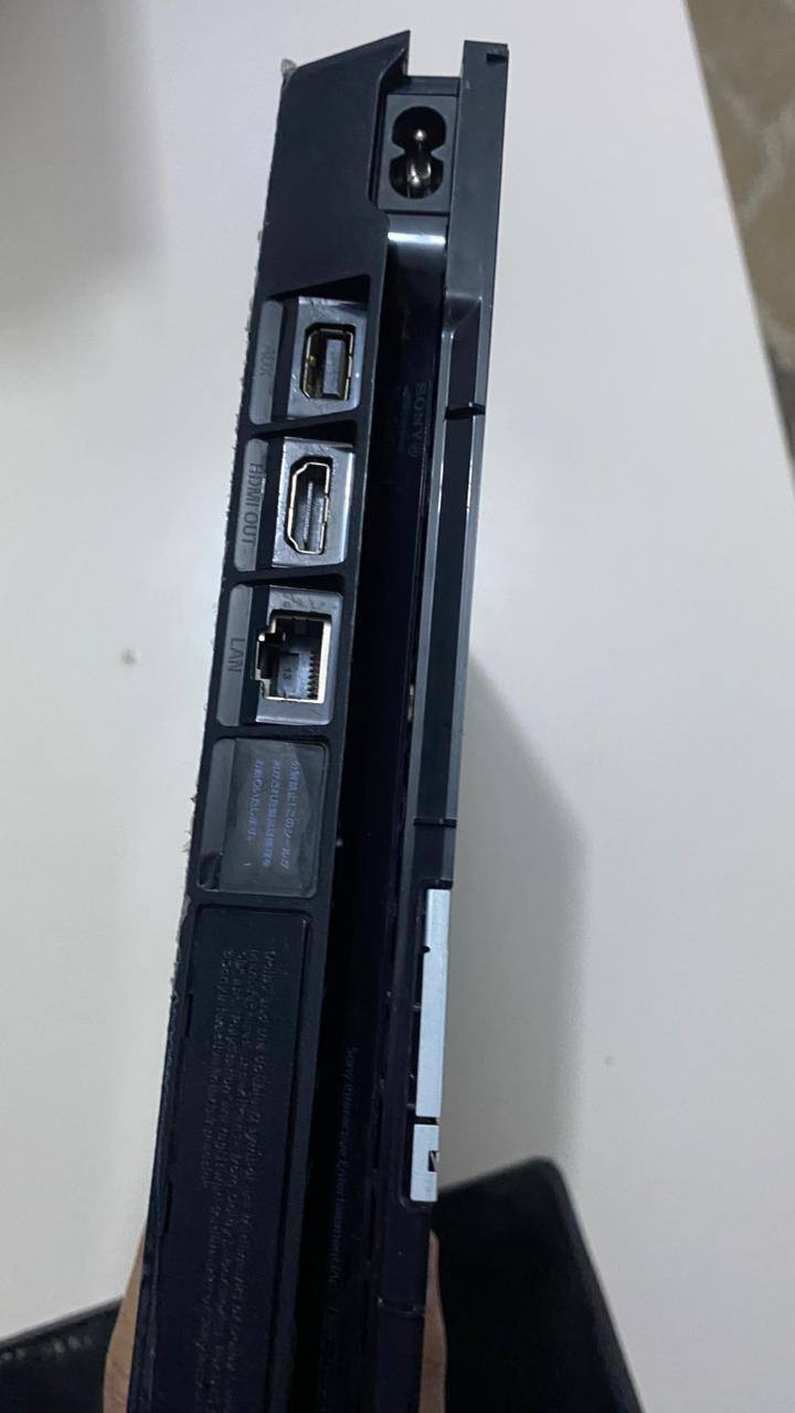 السلام عليكم 
بلي  سلم ps4 اونلاين (نظام13.4)(يتحمل العاب مجانية)
ذاكرتة 500
جهاز  كلش نضيف لوك ستيكر لا مفتوح ولا داخل تصليح ابد ولا بي اي خلل
كامل ملحقات وكارتونة  ويا قرص
كوست
 وجوستيكات ثنين 
سعرة ب200قفل
مكاني بغداد البلديات
***********
